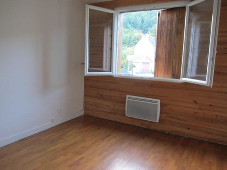 Location Appartement 4 pièces 80m² BORT LES ORGUES 19110 - Photo 3