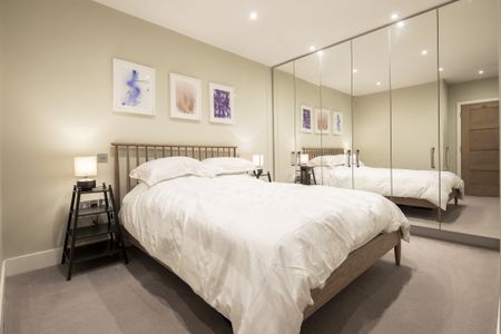 Luxurious Three-bedroom Character Property TO LET In Battersea - Photo 3