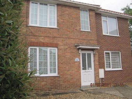 6 bedroom semi-detached house to rent - Photo 3