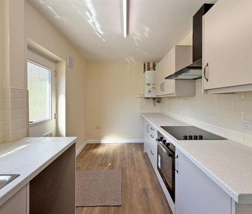 2 bedroom semi-detached bungalow to rent - Photo 5