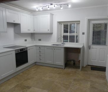 3 bedroom terraced house to rent - Photo 3