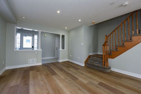 For Lease - 6416 Hampden Woods Road, Mississauga, Ontario - Photo 4