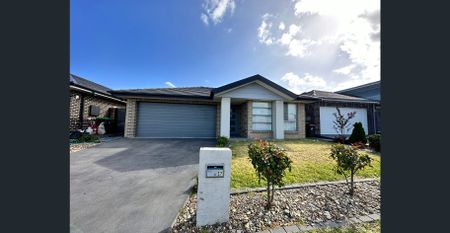 Modern Nearly New 4 BEDROOM HOME! - Photo 3