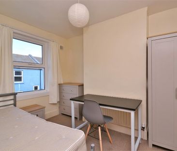 4 bedroom terraced house to rent - Photo 4