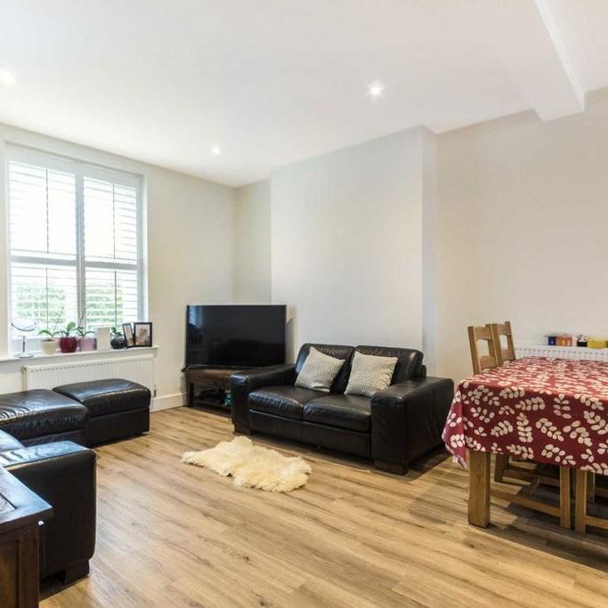 3 bedroom flat to rent - Photo 1
