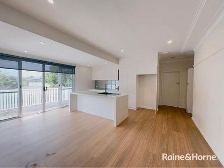 Renovated Wahroonga - Spacious 3 Bedroom Family Home to Let - Photo 4