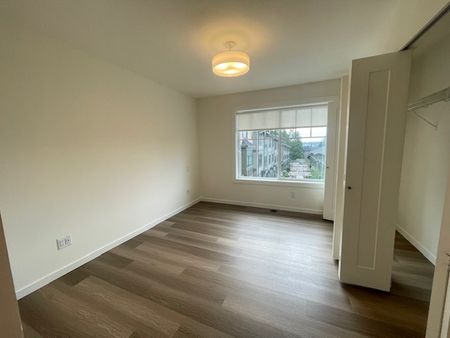 The Loop. Two Bedroom Plus Den/Three Full Bathrooms - Photo 2