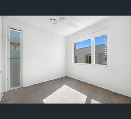 22 Norfolk Avenue, Surfers Paradise, Qld 4217 - Photo 4