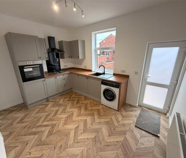 2 bedroom terraced house to rent - Photo 2