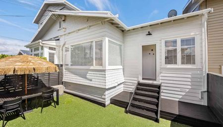 Sunny 2-Bedroom Home in the Heart of Westmere - Photo 5