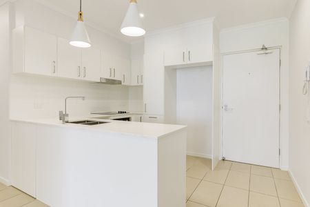 Centrally Located 2 Bedroom Unit With Secure Parking - Photo 3