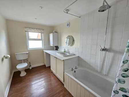 2 bedroom terraced house to rent - Photo 2