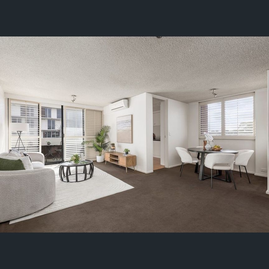 Beachfront inspiration with city views - Photo 1