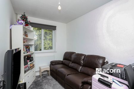 Flat to rent - Baring Road, Grove Park, SE12 - Photo 2