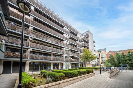 4 bedroom flat to rent - Photo 4
