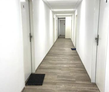 PRONÁJEM ÚTULNÉHO NOVĚ VYBUDOVANÉHO BYTU 1+KK S VLASTNÍM PARKOVACÍM... - Фото 2