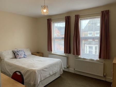 2 Bedrooms in a HMO House - Viewing Highly Recommended - Photo 2