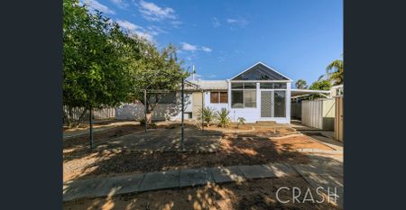 3x1 House in Orelia with Big Backyard. - Photo 5