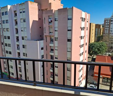 Apartamento T2 com Garagem na Avenida Independência das Colónias - Foto 2