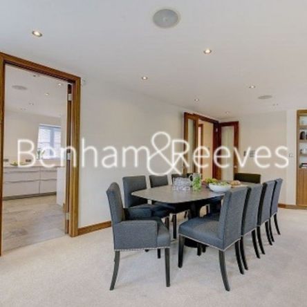 3 Bedroom flat to rent in Tarnbrook Court, Belgravia, SW1W - Photo 1