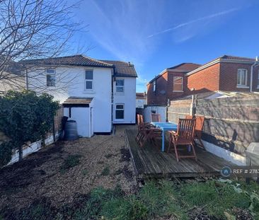 2 bedroom semi-detached house to rent - Photo 5