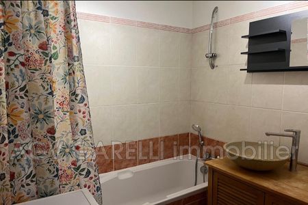 Location Appartement 2 pièces 45m² HYERES 83400 - Photo 5