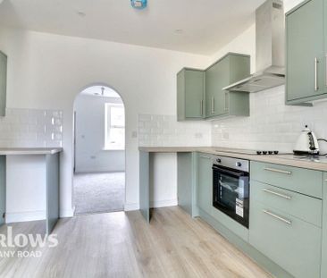 2 bedroom terraced house to rent - Photo 5