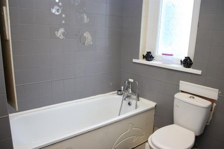 4 bedroom terraced house to rent - Photo 4