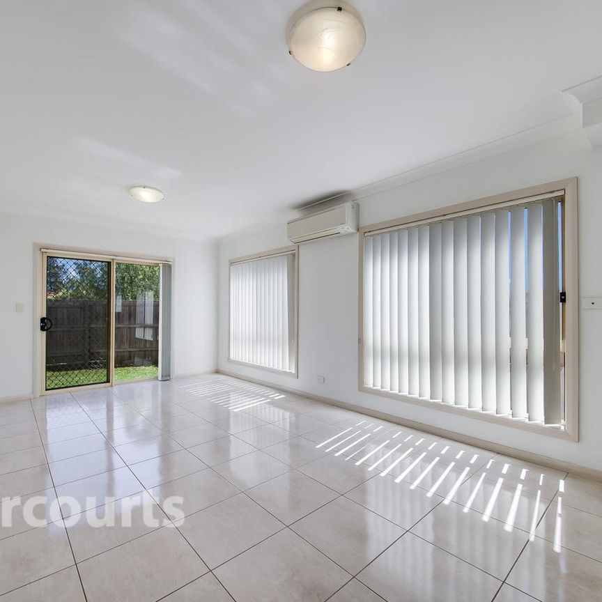 Three Bedroom Townhouse in Prime Location... - Photo 1