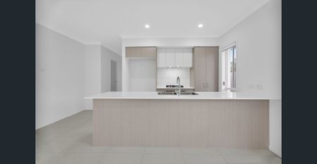 Lux 4 bedroom home with upgraded inclusions! - Photo 2