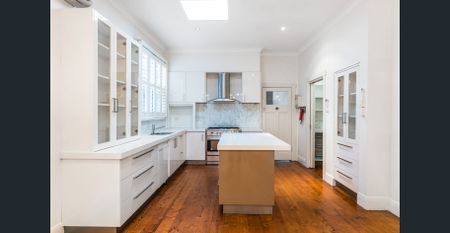 SPLASH INTO SUMMER! - Photo 2