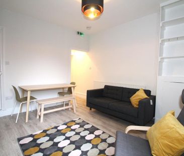 3 bedroom end of terrace house to rent - Photo 3