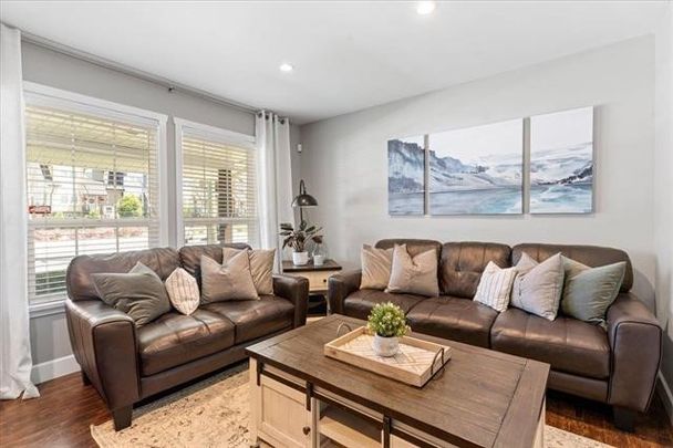 45414 Spadina Avenue - Photo 1