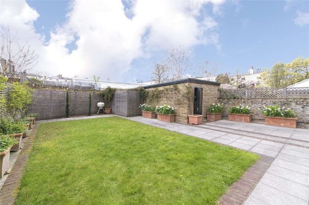 Luxuriously appointed garden flat perfectly located close to Little Venice canal and Warwick Avenue Underground station. - Photo 1