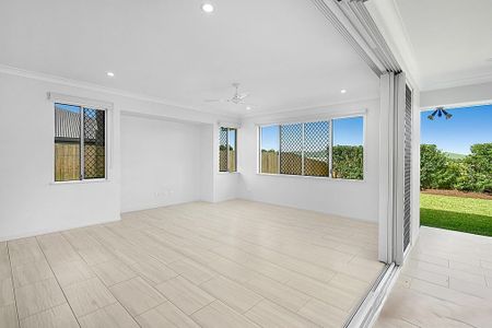 Modern 4 Bedroom Family Home on Low Maintenance, Fenced Block - Photo 3
