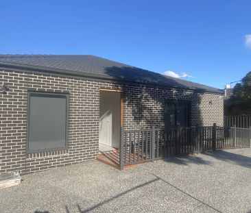 Modern furnished room with private ensuite – Prime Dandenong location - Photo 4