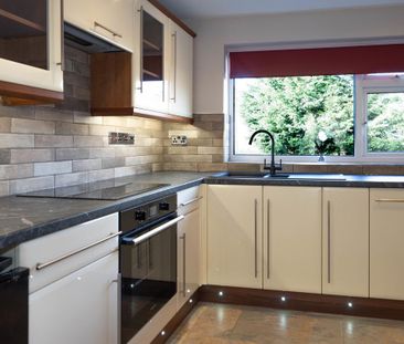 3 bedroom semi-detached house to rent - Photo 5