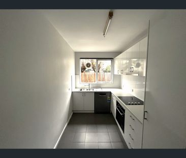 5/41 Normanby Road, Caulfield North, Vic 3161 - Photo 2