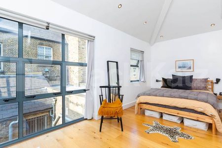 Large studio space with balcony and roof terrace in the heart of Bethnal Green - Photo 3