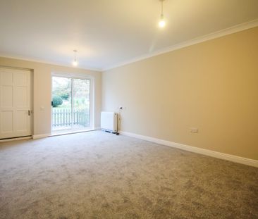 Vicarage Lane, Gresford - Photo 2