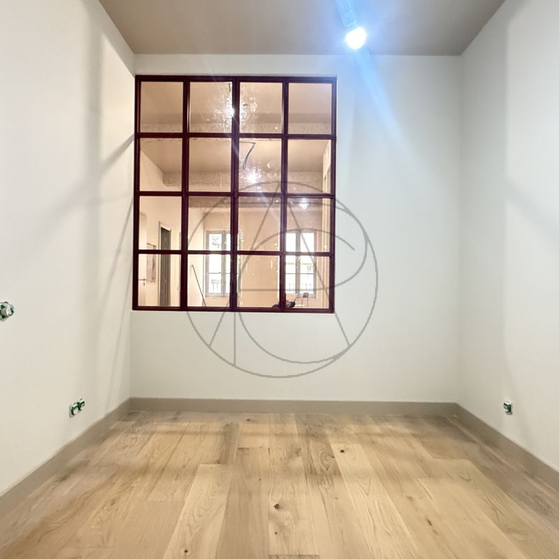 Duplex de 90 m2 refait à neuf en cours de finition - Photo 1