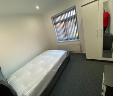 Room in a Shared House, Daley Close, B1 - Photo 6