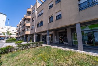 Apartamento T1 com terraço e lugar de garagem situado no Campo Alegre