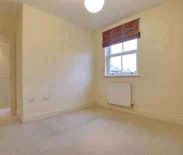 3 bedroom end of terrace house to rent - Photo 4