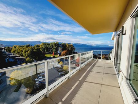 Upscale 1 bed + den condo at Movala - Photo 2