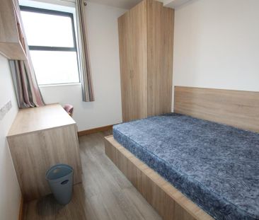 9 bedroom flat to rent - Photo 1