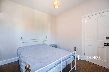 4 bedroom house to rent Harold Road, PO4 - Photo 3