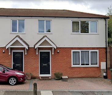 Lovely 2 Bedroom Semi-detached House to Let in Eltham - Photo 3