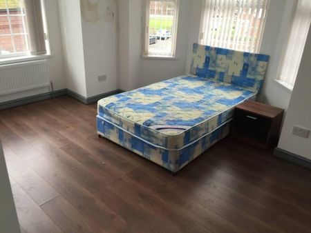 1 bedroom in a house share to rent - Photo 4