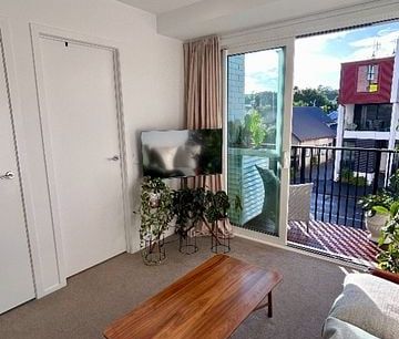 Modern 2BR Apt with Pool & AC! - Photo 5